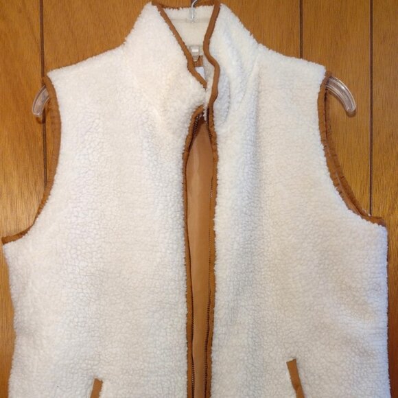 Old Navy Faux Sherpa Vest - Picture 1 of 3